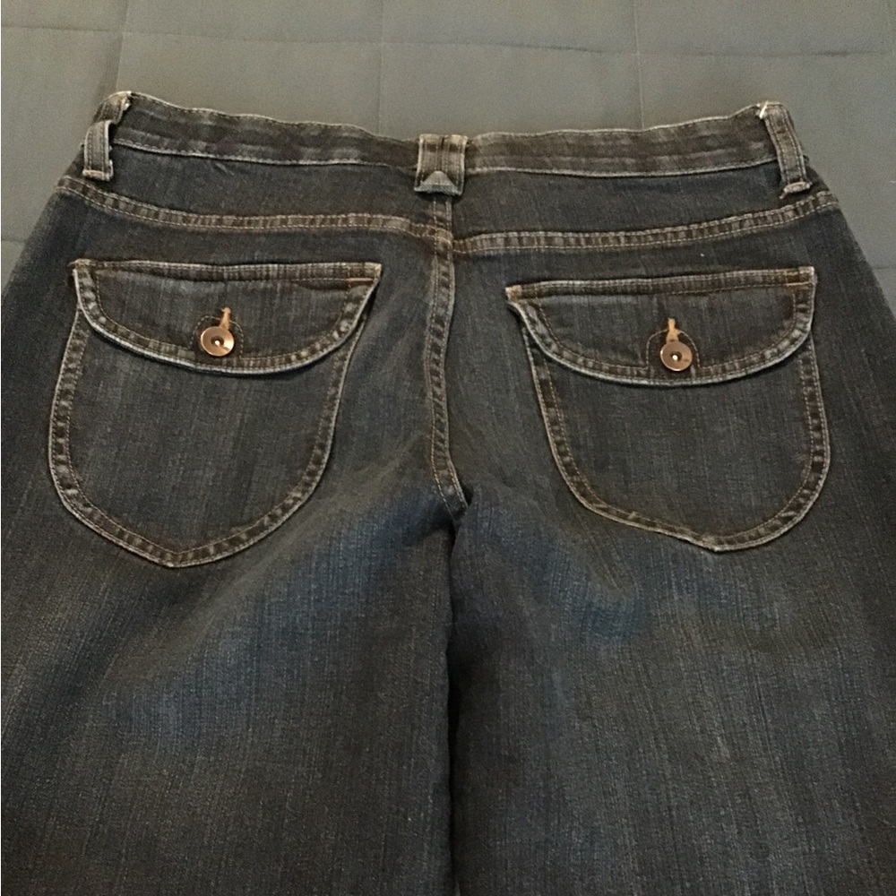 Size 12 jeans. Cut off into Capri. Used excellent condition. Cut the length.